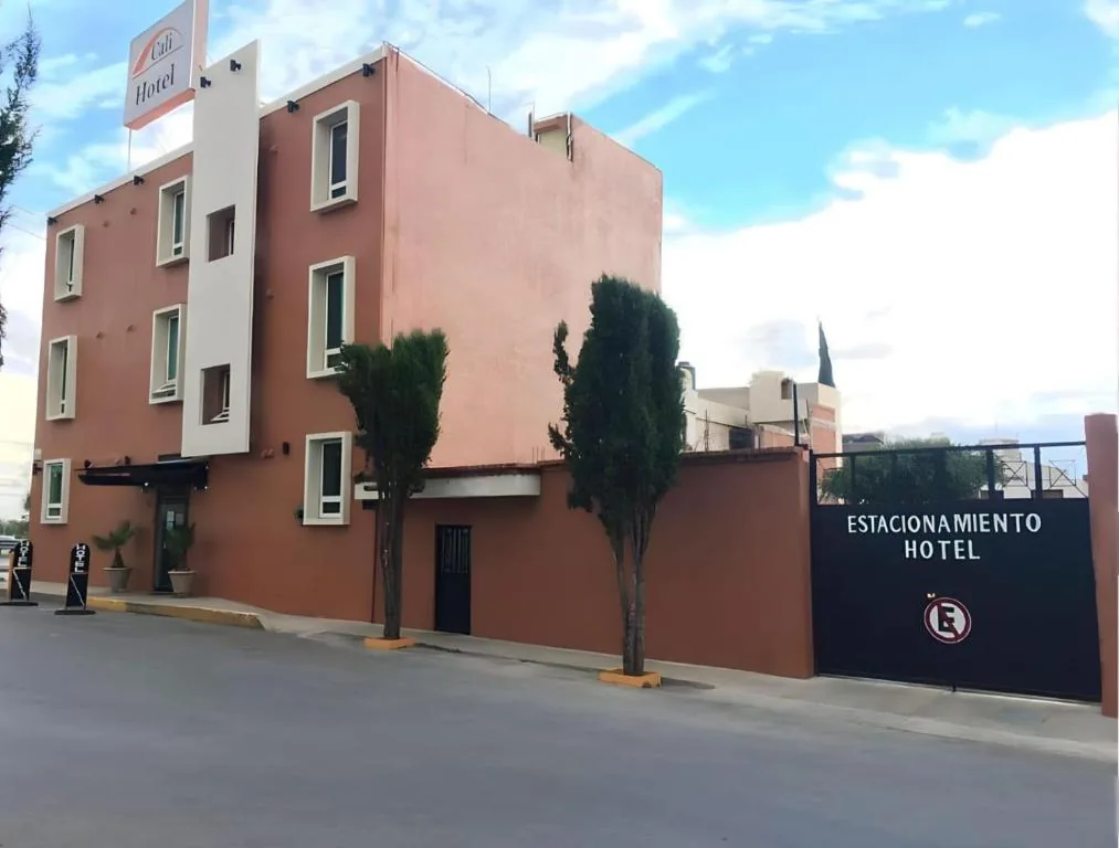 Hotel Cali Blvd. exterior and private parking in Guadalupe